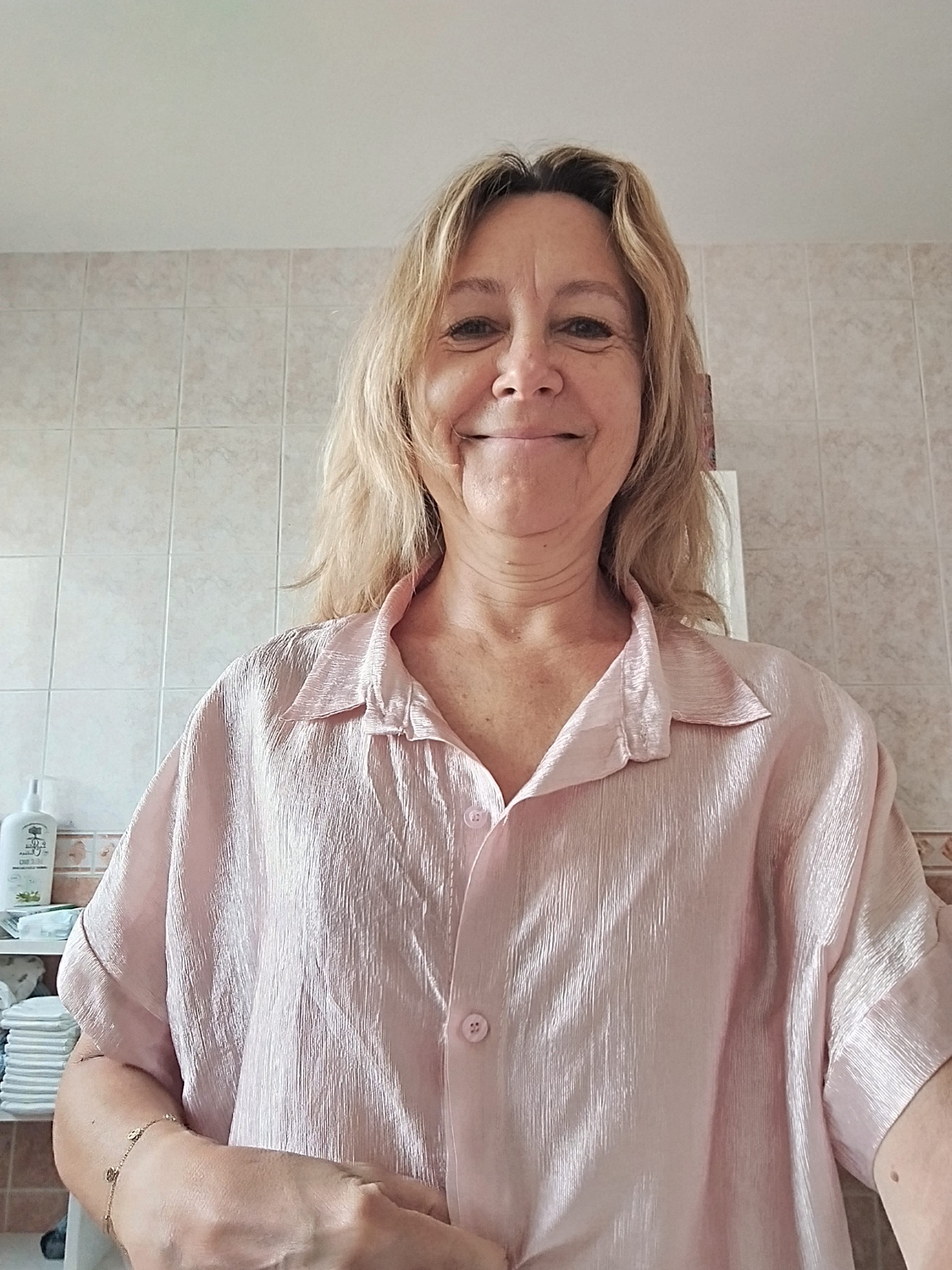 CORINNE MARI, reflexologist