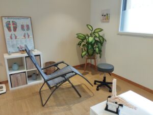 Aurelie BAYES EI reflexologie methode naturelle douce CABINET INTERIEUR 300x226
